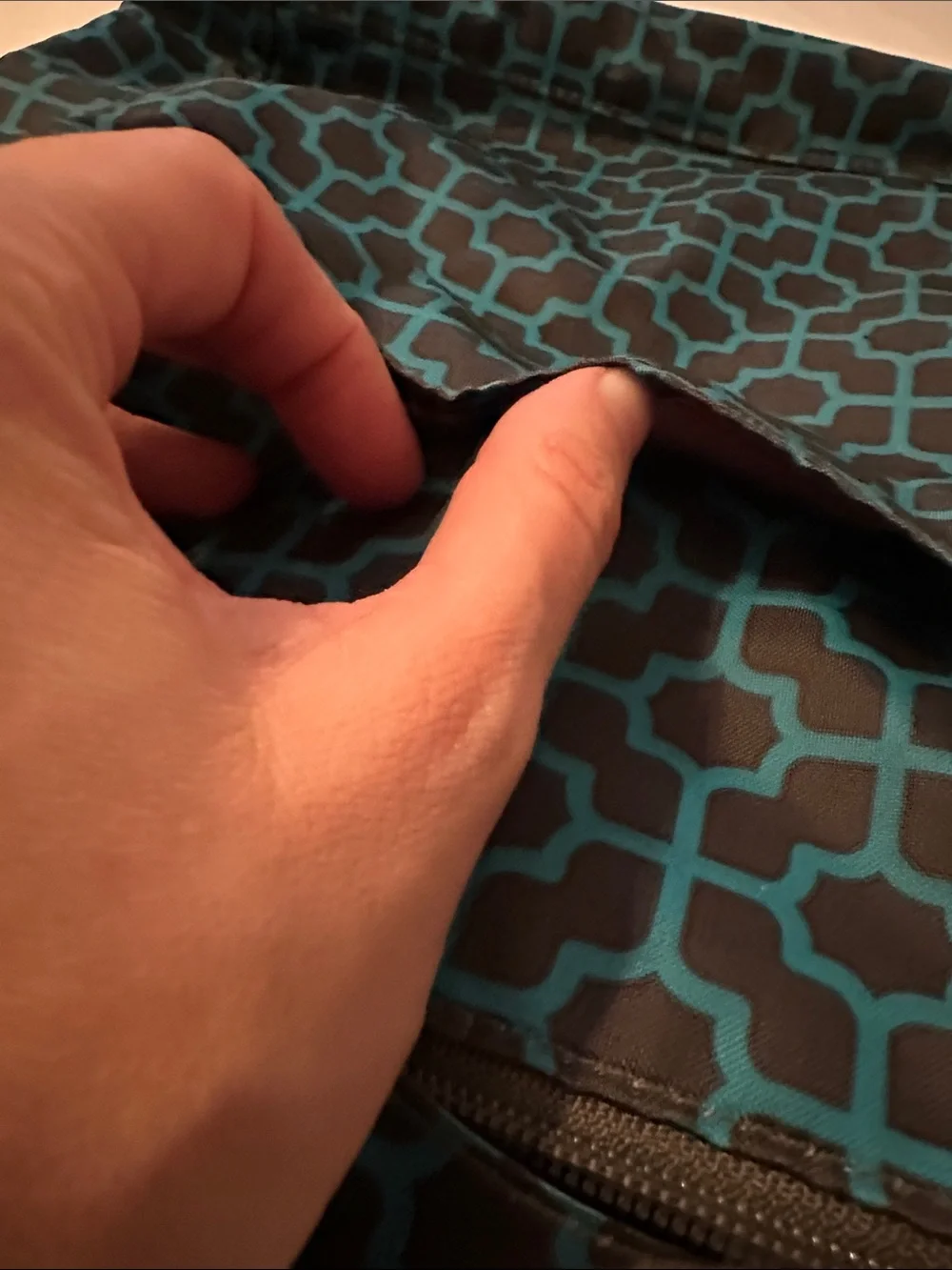 Baggallini Teal and Black Geometric Crossbody Bag Like NeW - Picture 4 of 9